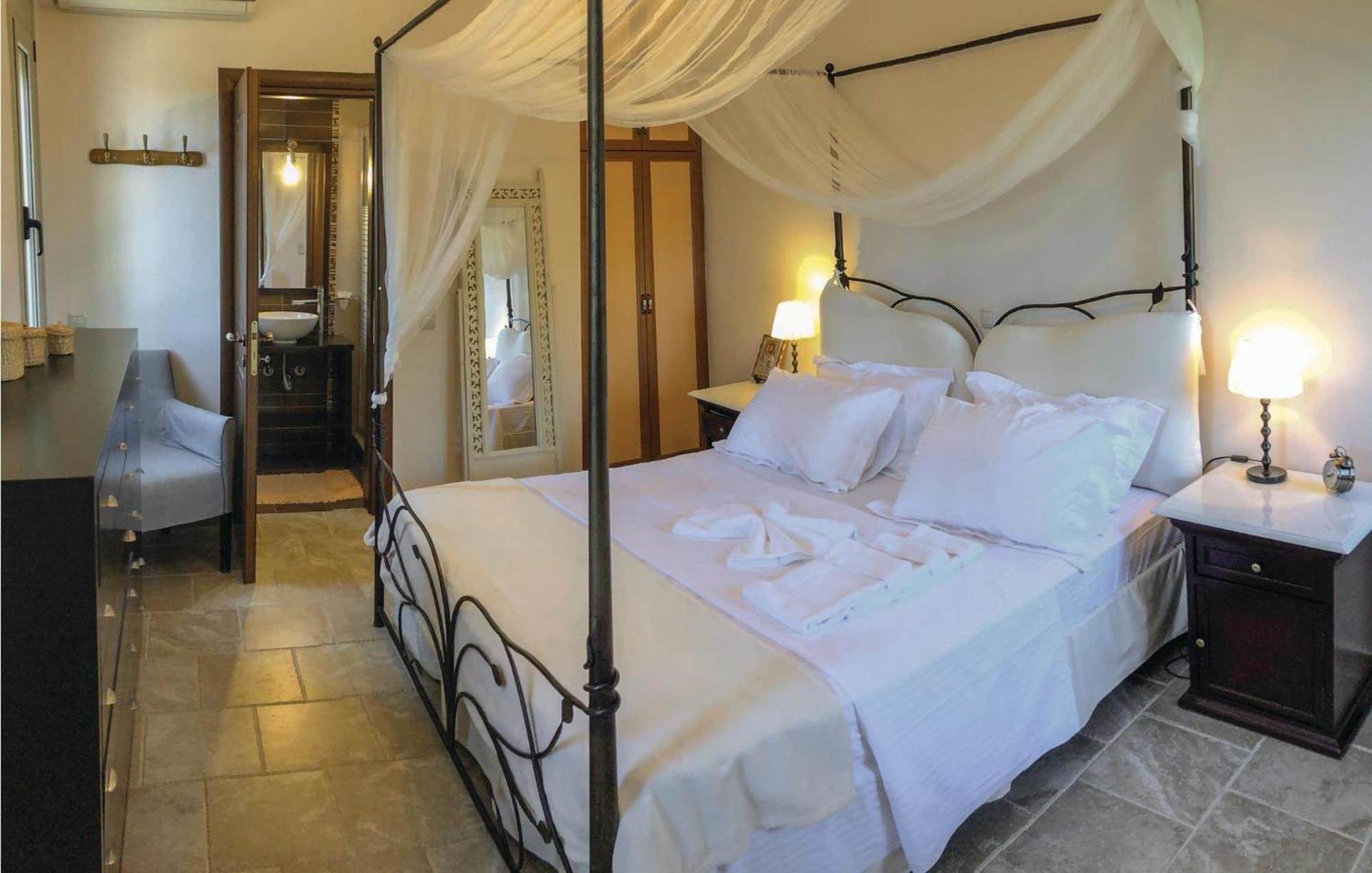 Amazing Home In Koroni With Wifi Экстерьер фото